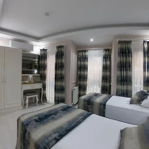 Hotel Crowned