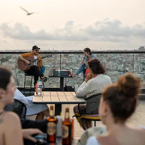 The Central House Galata אכסניה
